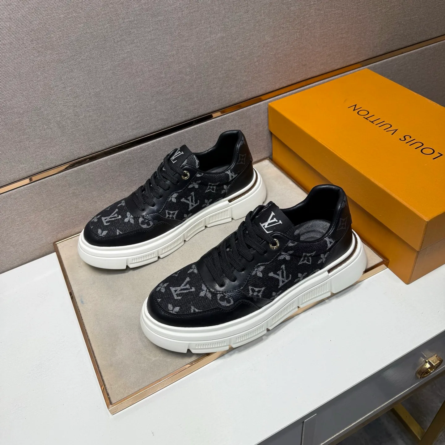⬛️Men's shoes 💰p400 [LV～] Men's casual shoes 2025z cabinet sales simultaneously 🔶Size: 38-44#️⃣ 🔷2 colors🔜The upper is made of multi-material splicing➕Genuine leather lining, comfortable and breathable, sole: original comfortable and wear-resistant outsole, ⚠️Real shot📱Photographed🎬The real thing is better📢📢📢